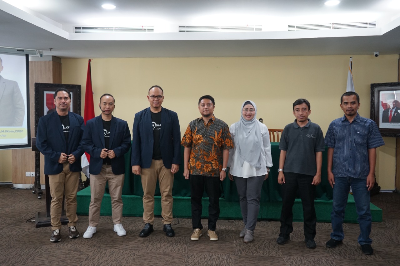 Peningkatan Kapabilitas Kerja untuk PJLP Petugas Kebersihan dalam Gedung Kantor, Balaikota DKI Jakarta Sabtu 12 November 2022